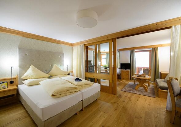 Große Suite mit Schlaf- und Wohnzimmer im Hotel Bergheimat am Hochkönig