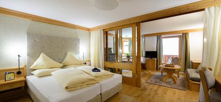 Große Suite mit Schlaf- und Wohnzimmer im Hotel Bergheimat am Hochkönig