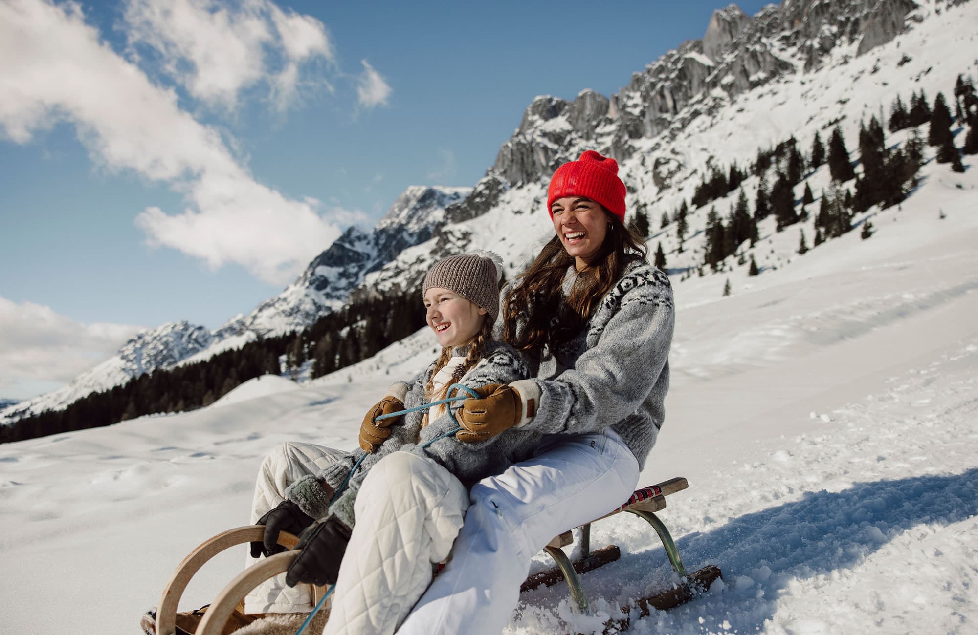 Schlittenfahren beim Winterurlaub in Mühlbach am Hochkönig