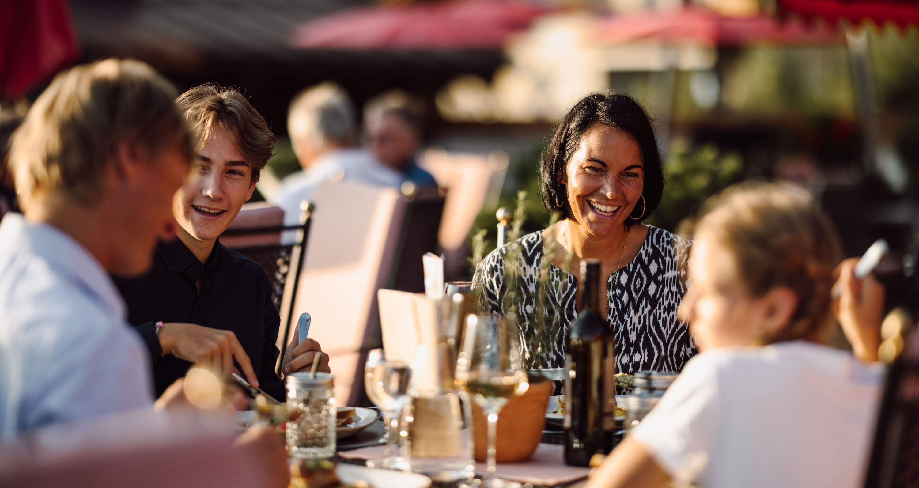Abendessen mit der Familie - Momente genießen