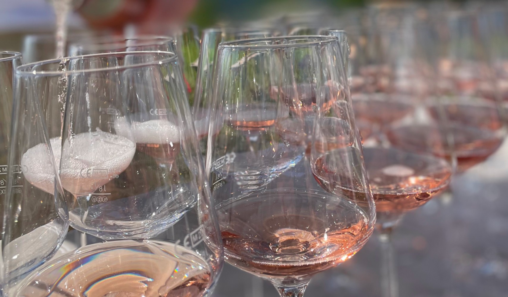 Weingläser beim Weinfest