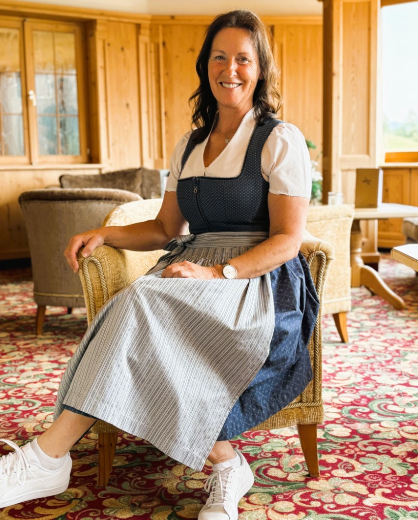 Inge - Rezeptionistin 