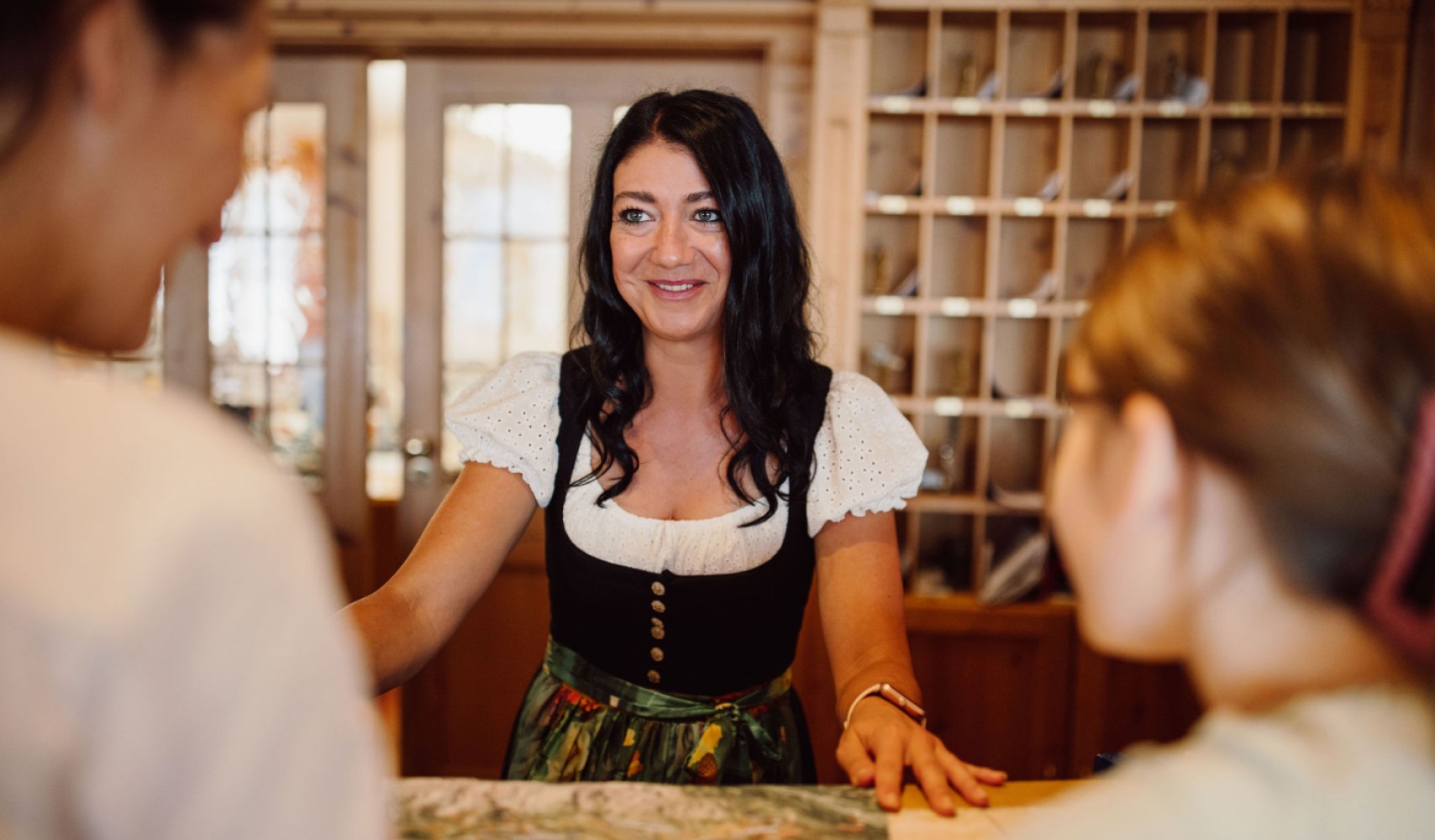 Mitarbeiterin an der Rezeption