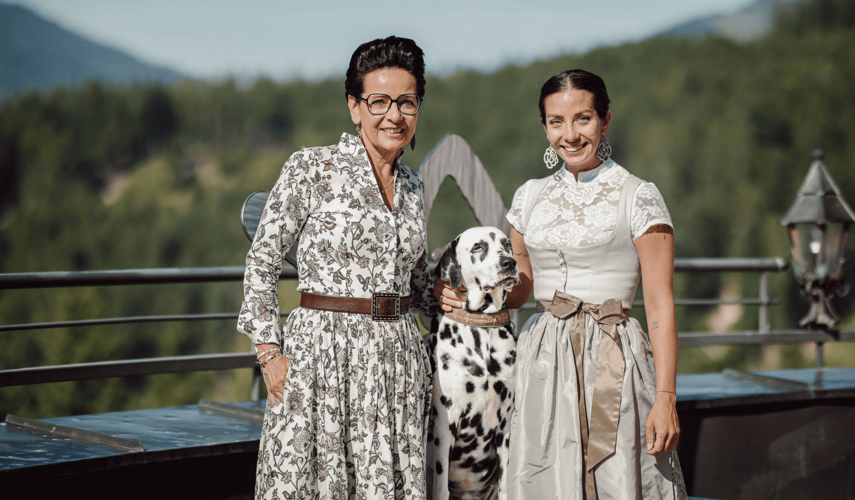 Die Gastgeberinnen Kögl-Plenk mit ihrem Dalmatiner