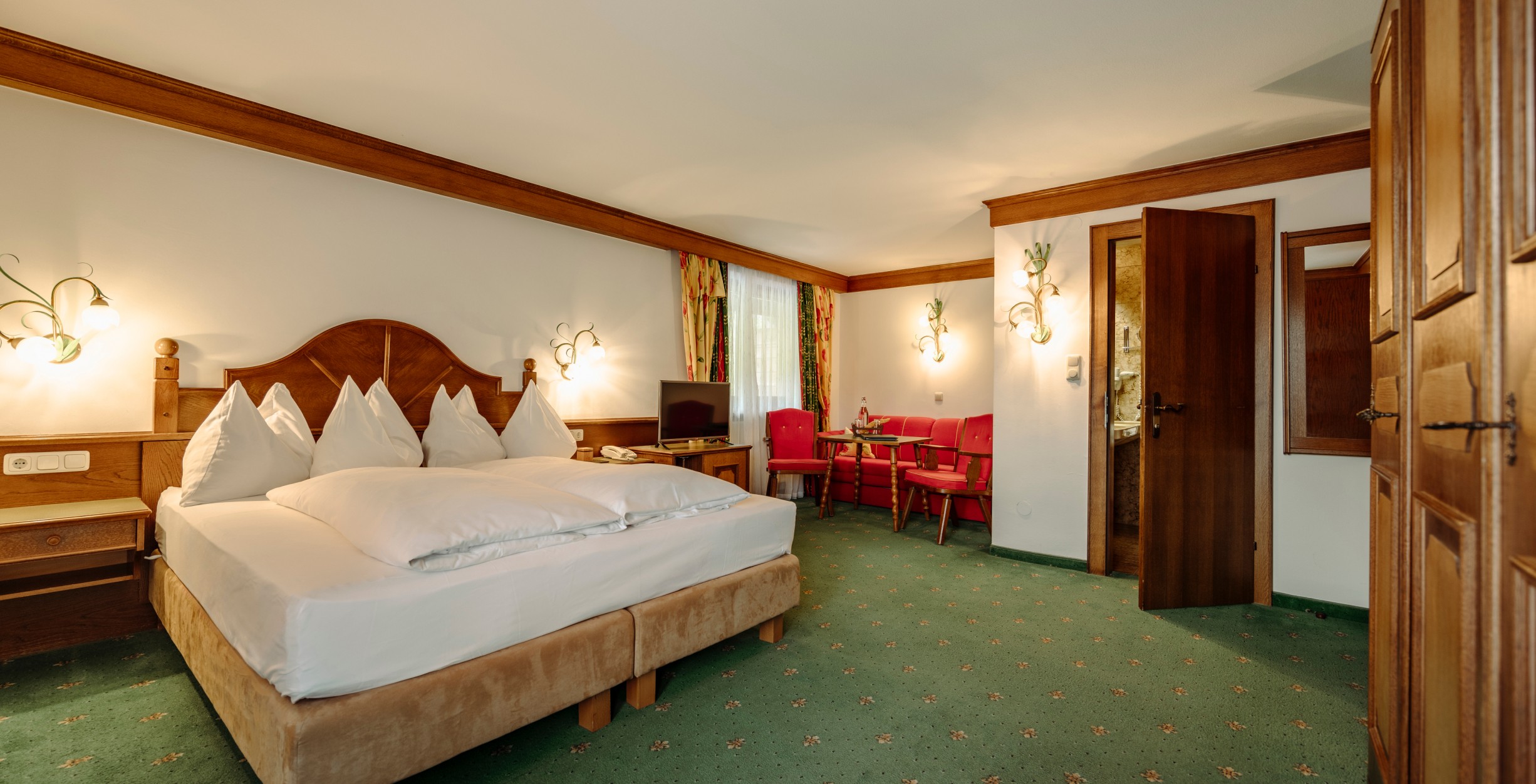 Bett im Zimmer hochkeil