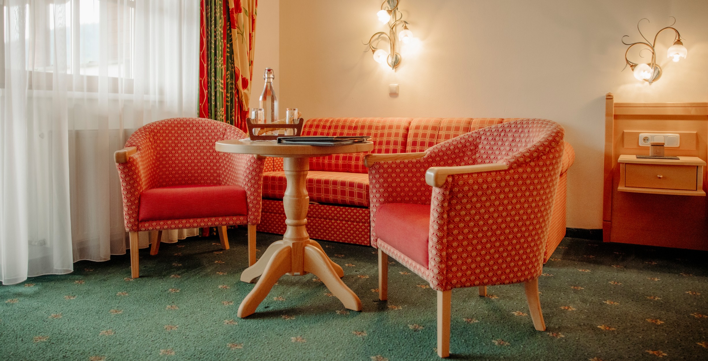 Sitzgarnitur im Doppelzimmer Schneeberg