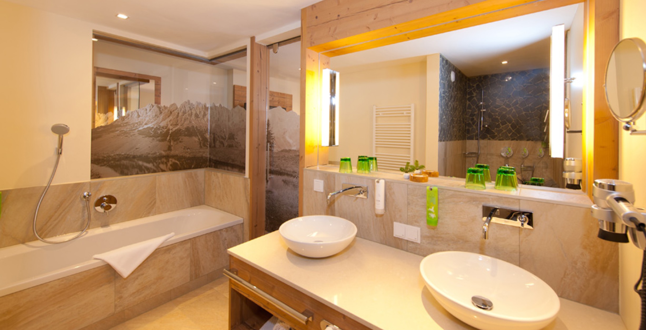 Badezimmer mit Badewanne