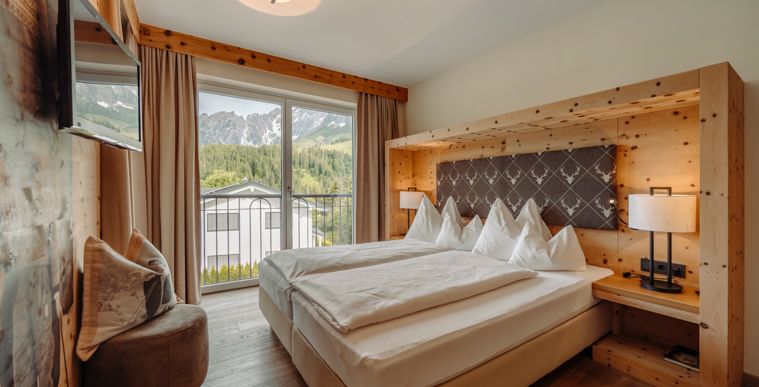 Schlafzimmer in der Suite Zirbe